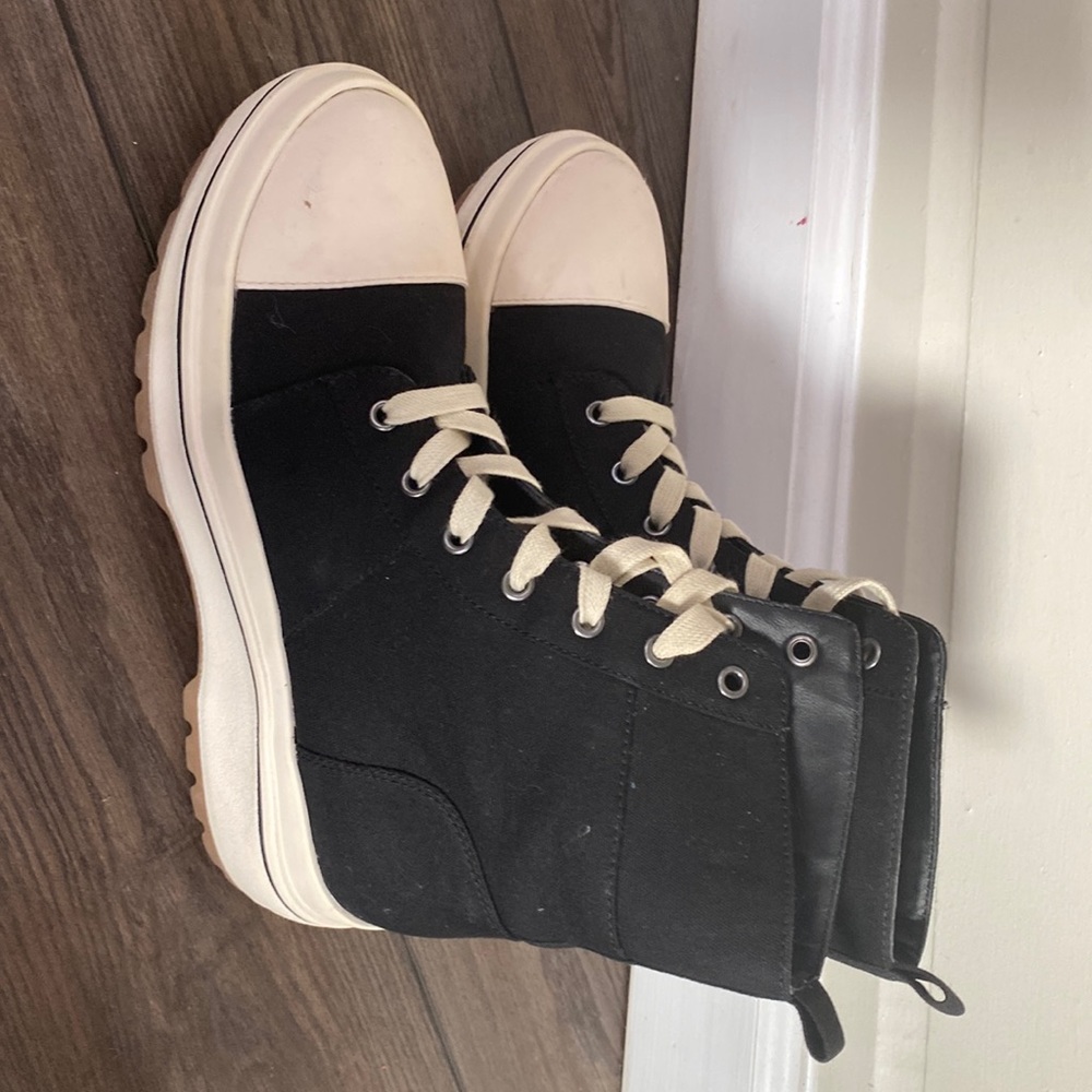 MIA Edge Womens Sneaker Boots size 7.5 color black